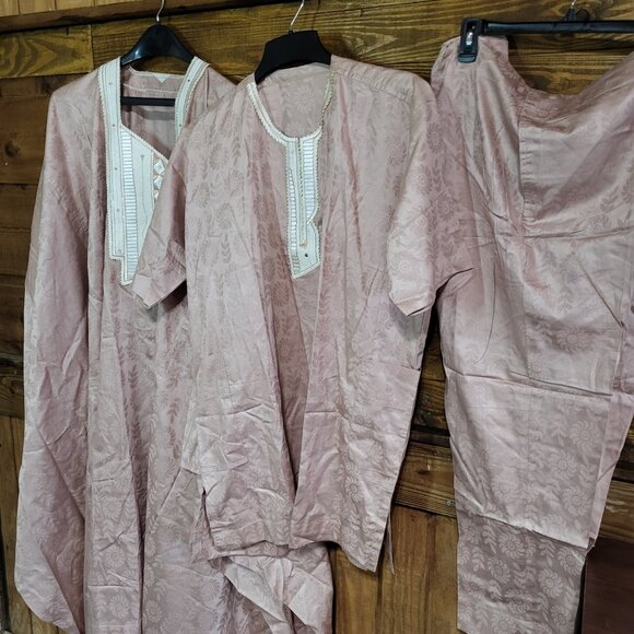 Elegant Swiss- made Guinea Brocade   3 Piece "Agbada" men's suit - Picture 4 of 9